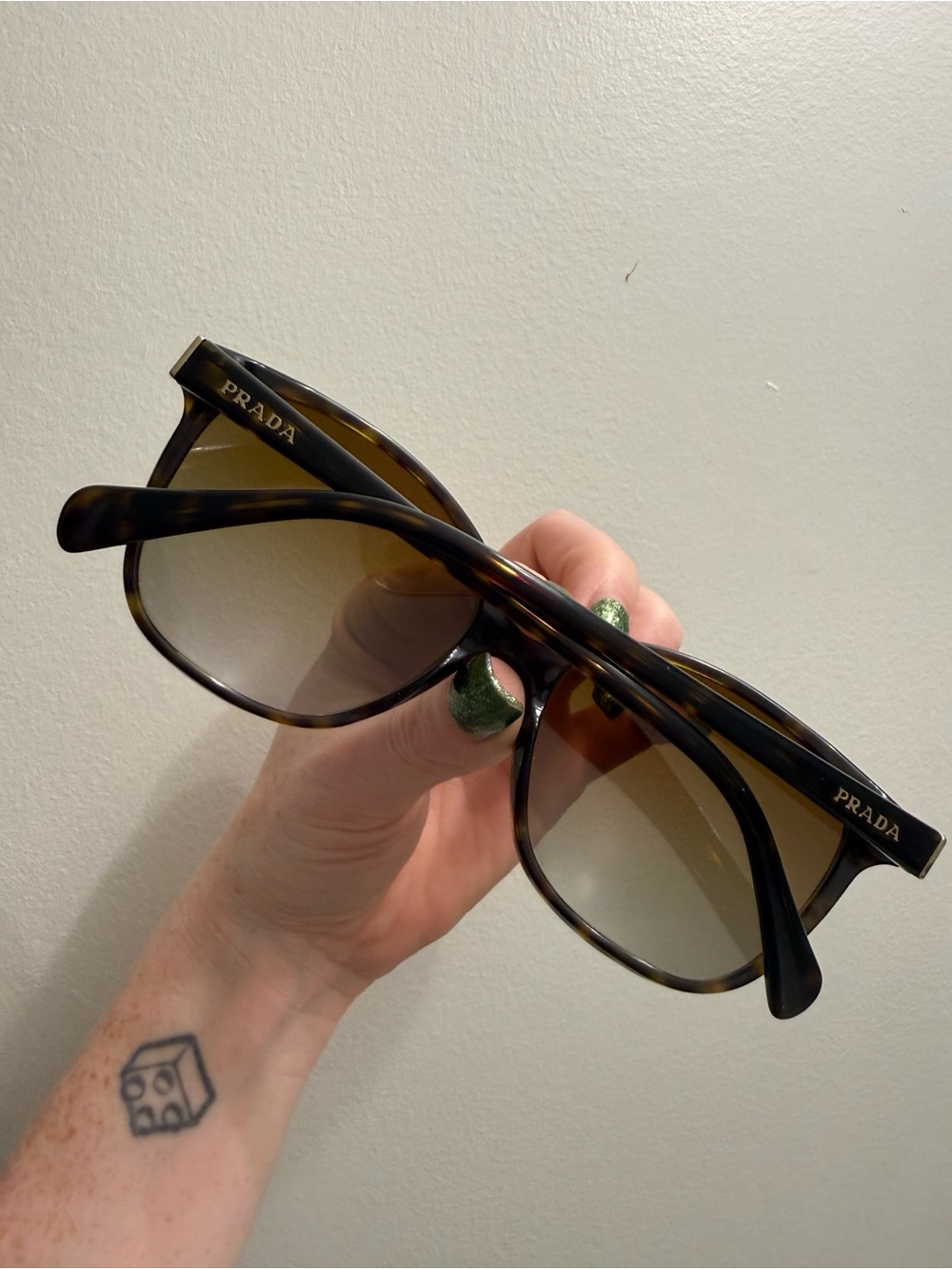 PRADA Tortoiseshell Sunglasses with Gradient Brown Polarized Lenses